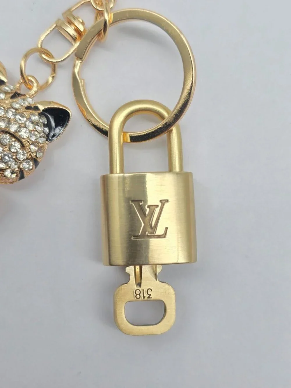 LV Authentic Gold Padlock 🔒 Key Set w/ Unbranded Cat Keychain Charm